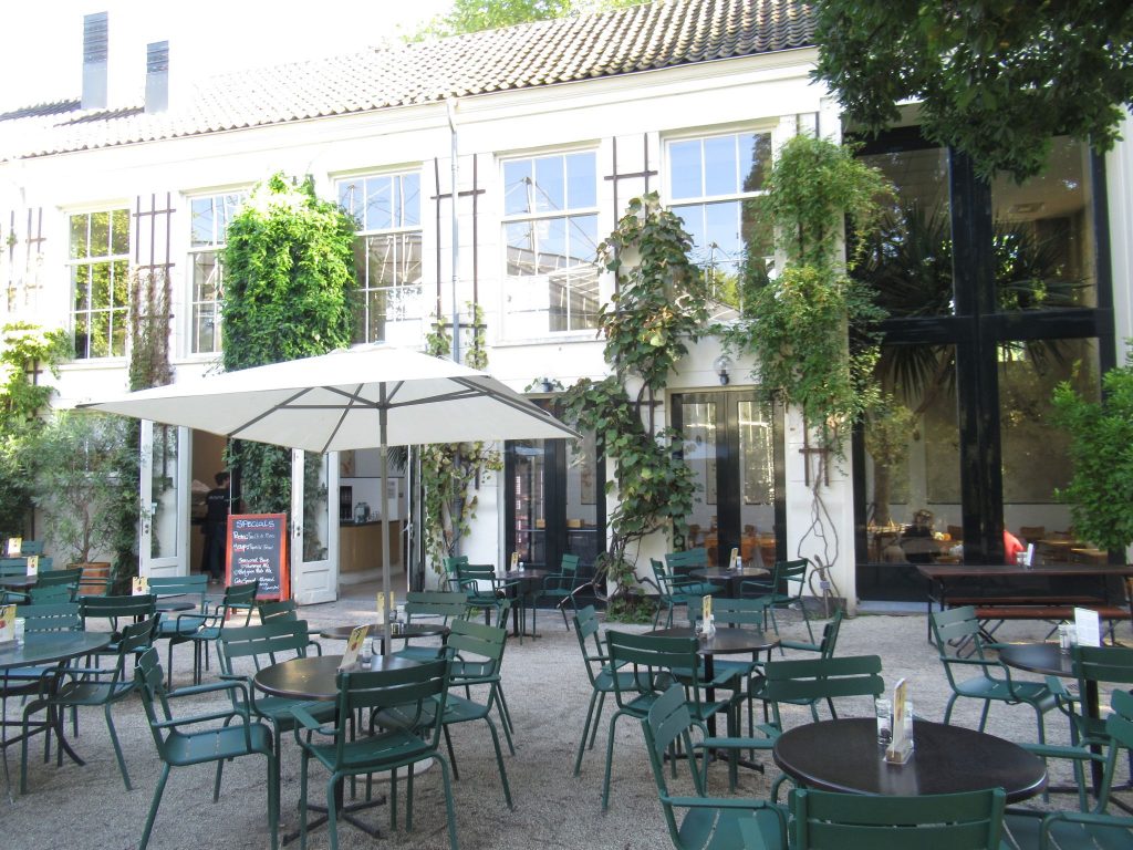 アムステルダム植物園にはカフェがあります。